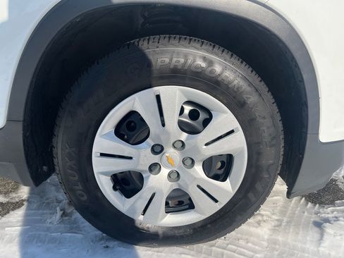 Used 2016 Chevrolet Trax LS image 2