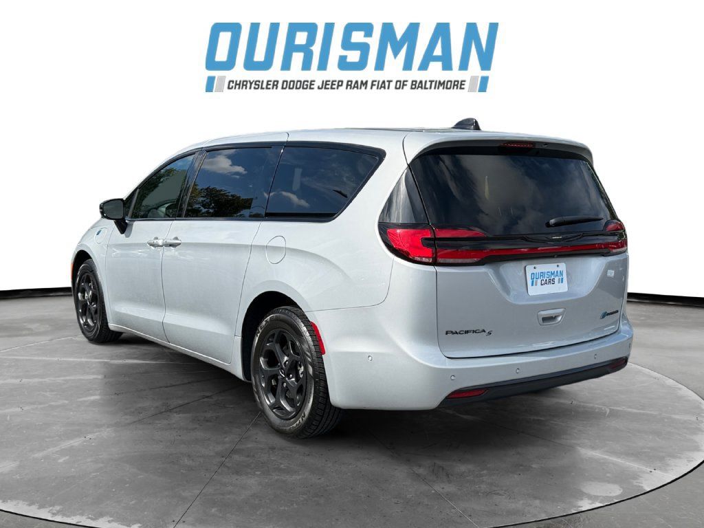 Used 2023 Chrysler Pacifica Limited w/ S Appearance Package FWD image 4