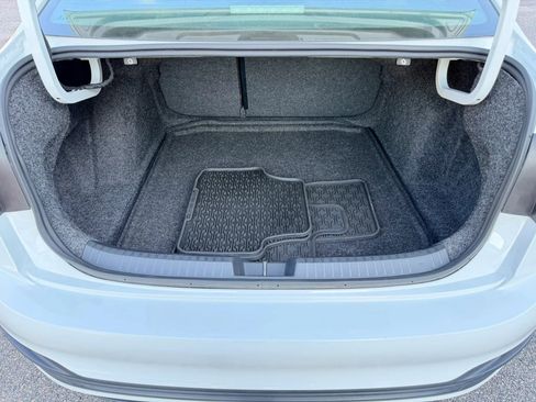 Used 2025 Volkswagen Jetta Sport image 10