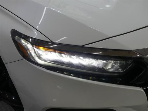 Used 2018 Honda Accord Sport image 14