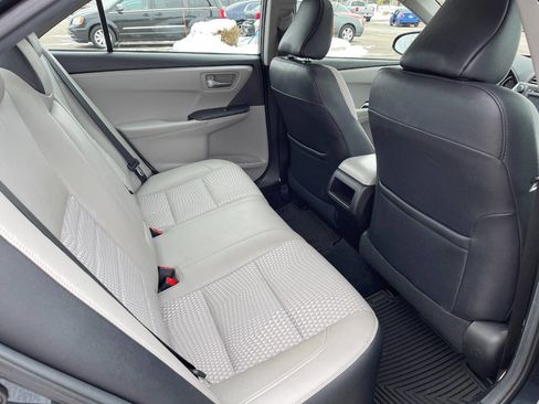 Used 2015 Toyota Camry SE image 11