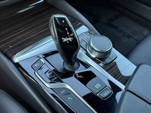 Used 2018 BMW 530e w/ Premium Package 2 image 12