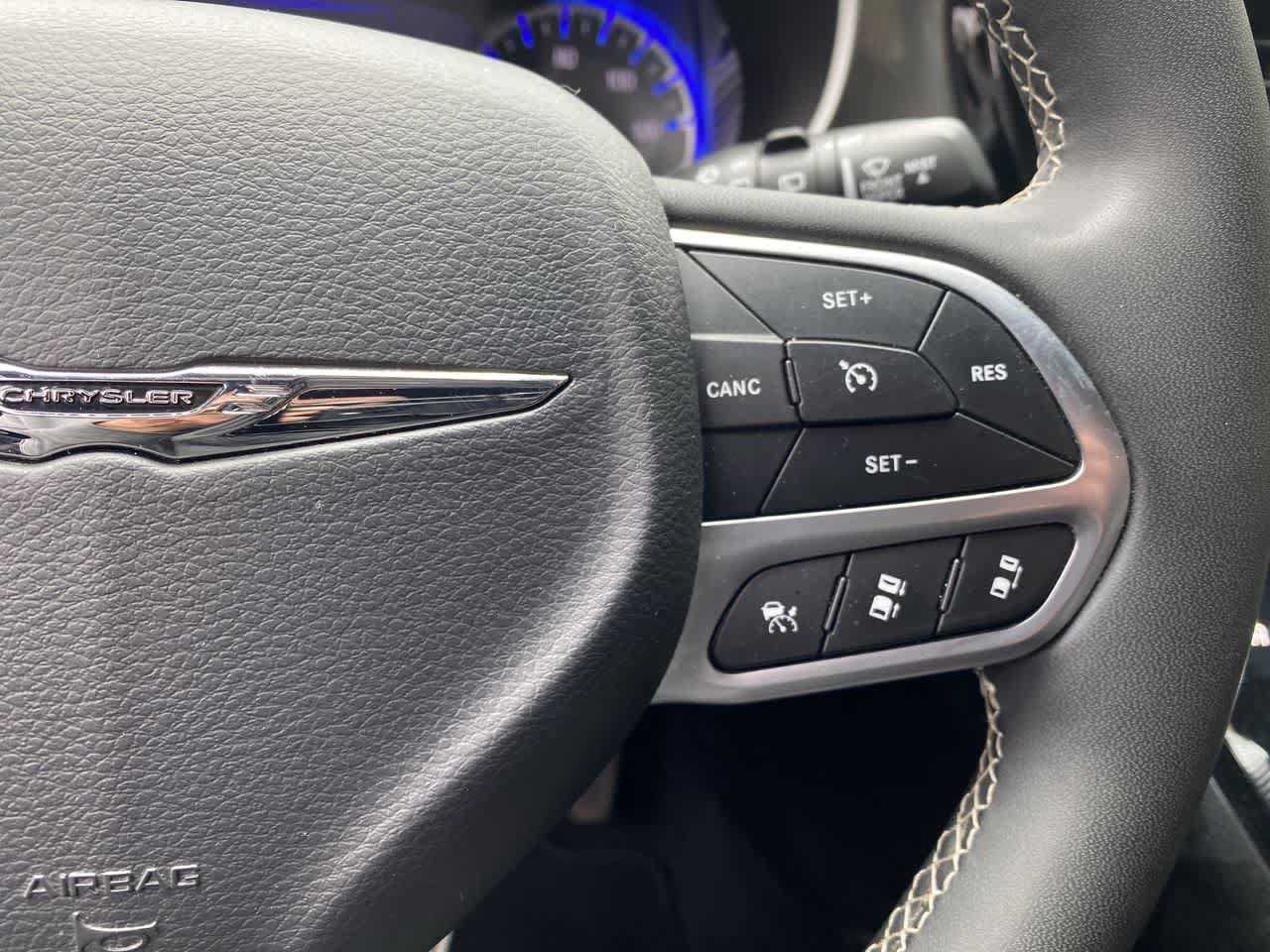 Used 2025 Chrysler Pacifica Select FWD image 20