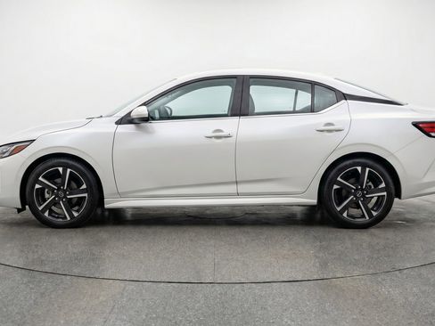 Used 2025 Nissan Sentra SV FWD image 5