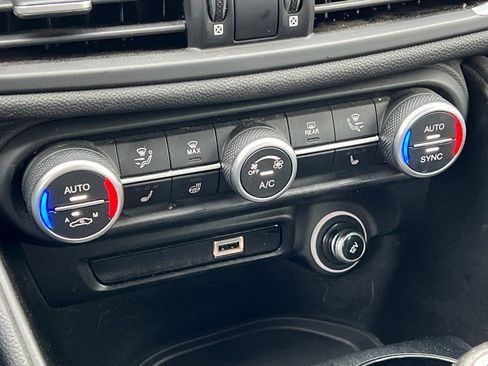 Used 2022 Alfa Romeo Giulia Sprint image 27