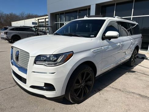 Used 2024 Lincoln Navigator L Reserve image 3