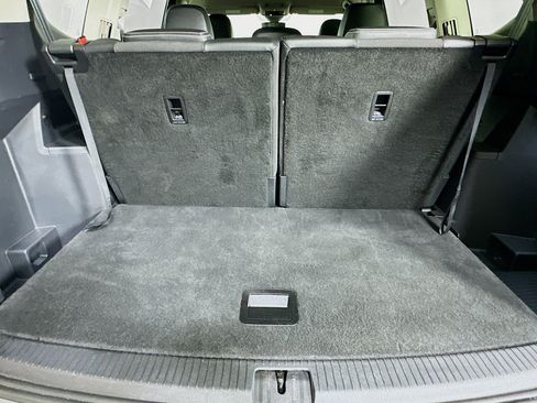 Used 2025 Volkswagen Atlas SE image 29