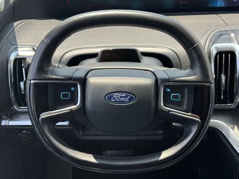 Used 2025 Ford Expedition Platinum AWD/4WD image 14