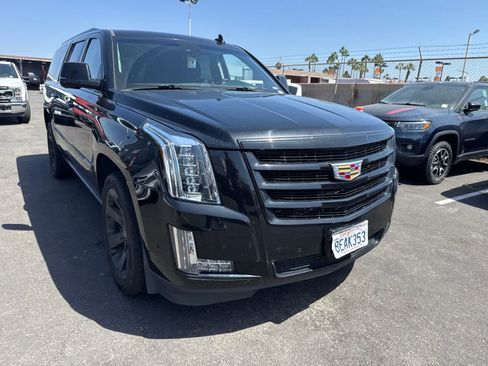 Used 2018 Cadillac Escalade ESV Premium Luxury RWD image 6