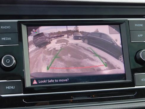 Used 2024 Volkswagen Jetta SE image 18