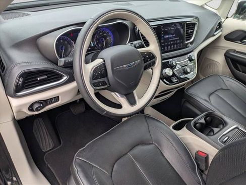 Used 2020 Chrysler Pacifica Limited FWD image 10