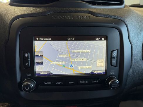 Used 2017 Jeep Renegade Altitude image 15