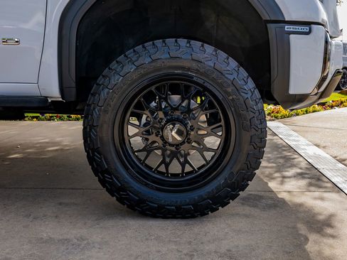 Used 2024 GMC Sierra 2500 AT4 w/ AT4 Premium Plus Package image 12