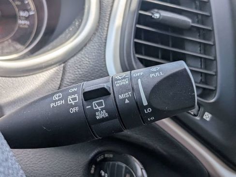 Used 2018 Jeep Cherokee Latitude FWD image 28