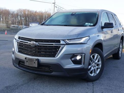 Used 2023 Chevrolet Traverse LS image 1