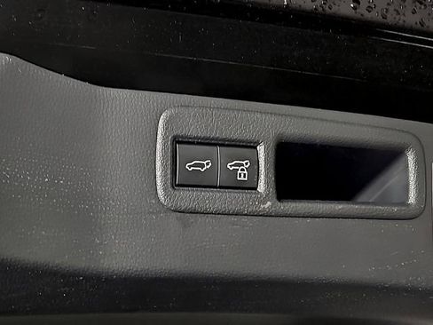 Used 2024 Toyota Venza XLE image 32