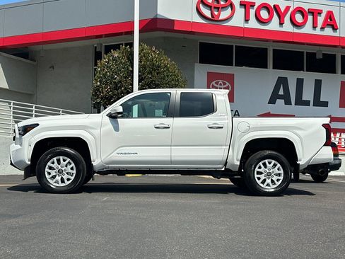 Used 2024 Toyota Tacoma SR5 AWD/4WD image 2