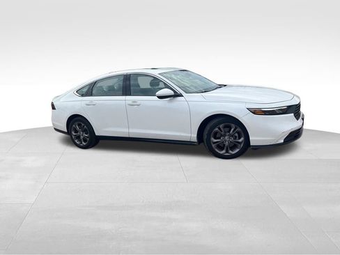 Used 2024 Honda Accord EX image 11