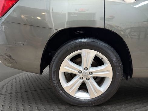 Used 2010 Toyota Highlander Limited image 25
