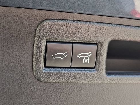 Used 2023 Toyota Venza XLE AWD/4WD image 32
