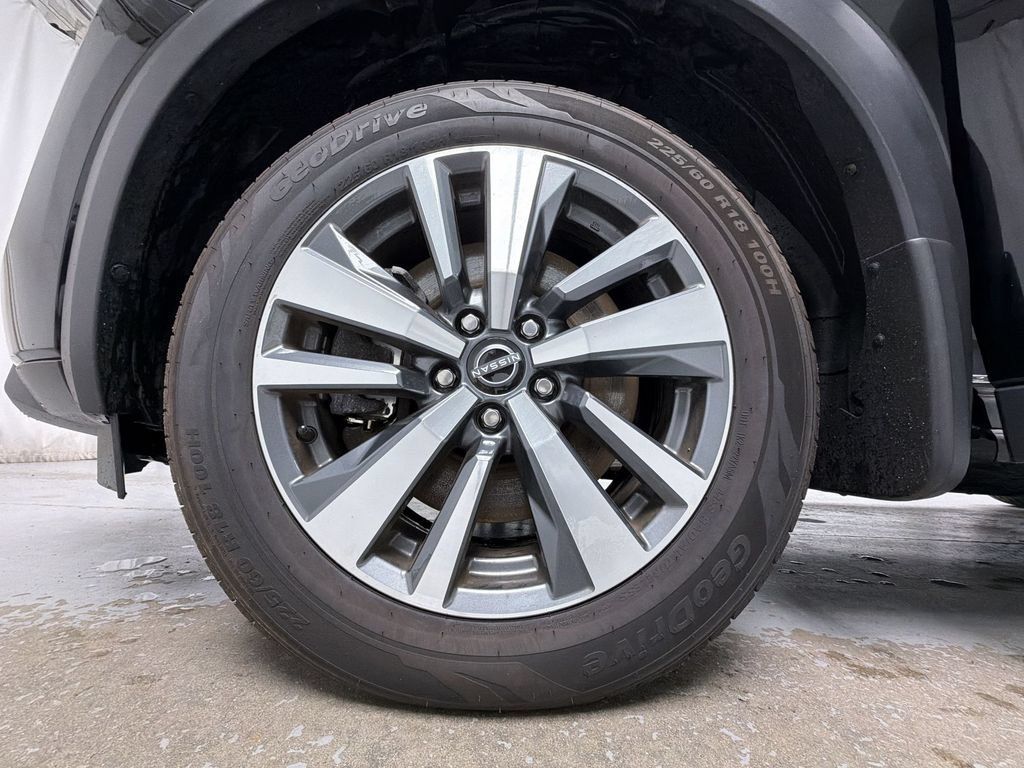 Used 2024 Nissan Pathfinder SL AWD/4WD image 17