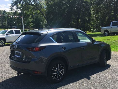 Used 2018 MAZDA CX-5 Touring w/ Preferred Equipment Package FWD image 5