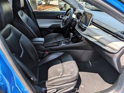 Used 2025 Jeep Compass Limited image 12