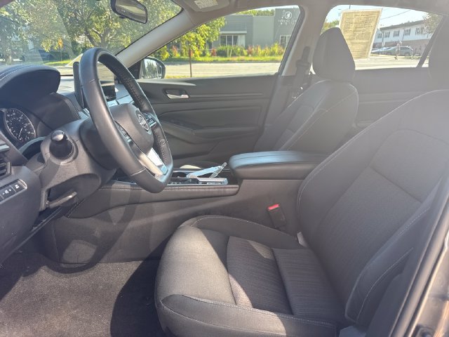 Used 2024 Nissan Altima 2.5 SV w/ SV Premium Package FWD image 14