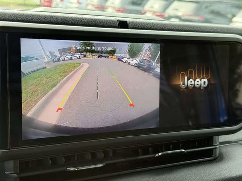 Used 2024 Jeep Wrangler Unlimited Sport AWD/4WD image 28