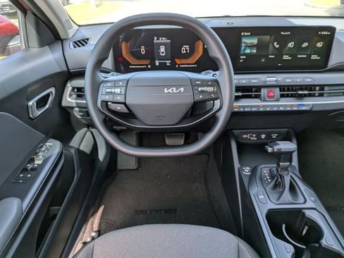New 2025 Kia K4 FWD image 16