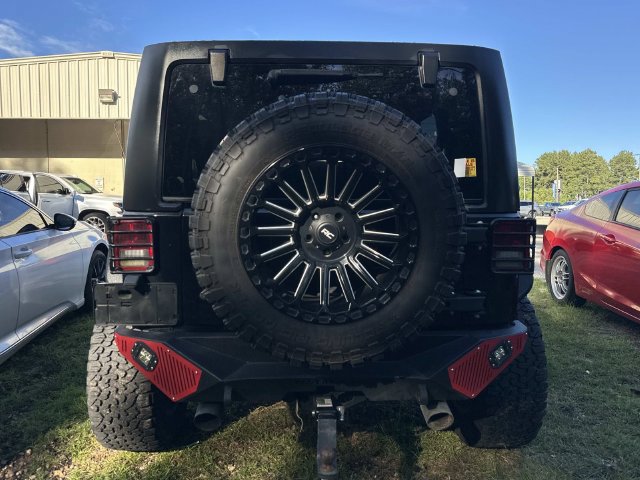 Used 2015 Jeep Wrangler Unlimited Sahara w/ Connectivity Group AWD/4WD image 7