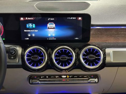 Used 2022 Mercedes-Benz GLB 250 4MATIC w/ Premium Package Lite image 15