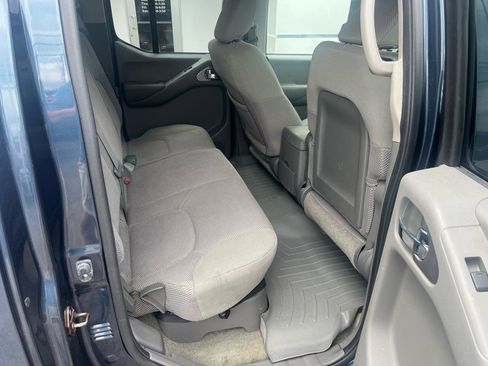 Used 2013 Nissan Frontier SV AWD/4WD image 14
