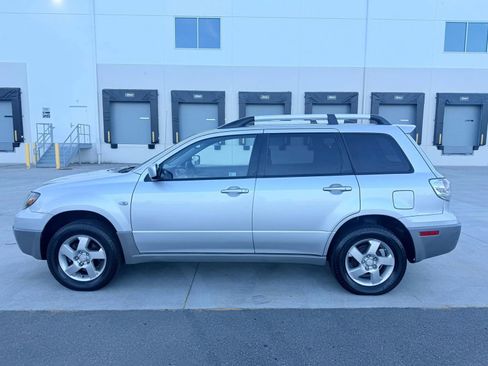 Used 2003 Mitsubishi Outlander XLS AWD/4WD image 2