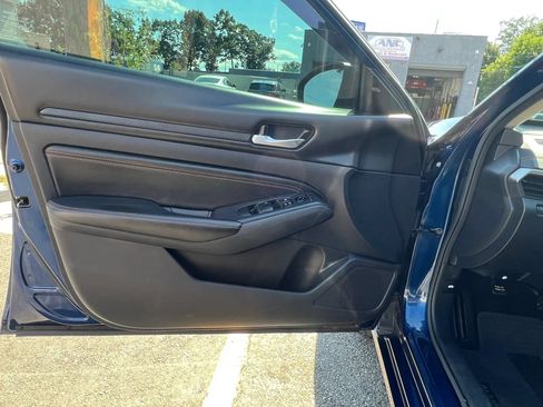 Used 2020 Nissan Altima 2.5 SR w/ Premium Package FWD image 11
