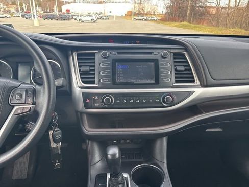 Used 2019 Toyota Highlander LE image 30