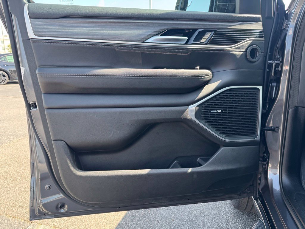 Used 2024 Jeep Wagoneer Series II w/ Flexible Seating Group RWD image 13