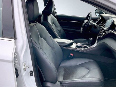 Used 2022 Toyota Camry XSE image 8