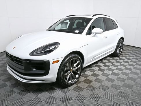New 2026 Porsche Macan GTS image 2