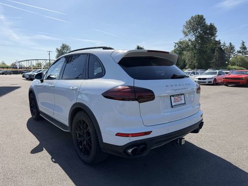 Used 2016 Porsche Cayenne Turbo AWD/4WD image 6