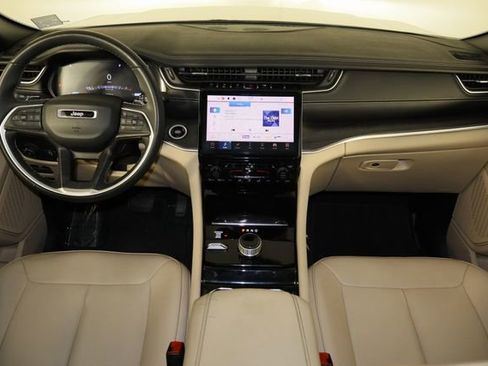 Used 2023 Jeep Grand Cherokee Limited image 30