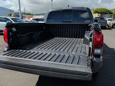 Used 2018 Toyota Tacoma TRD Sport RWD image 19
