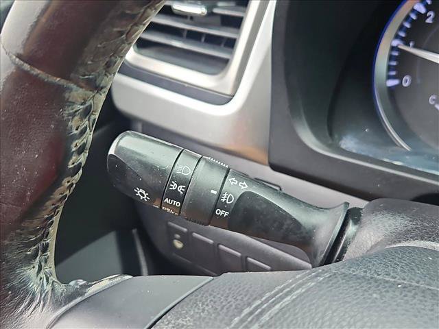 Used 2017 Toyota Highlander SE FWD image 14