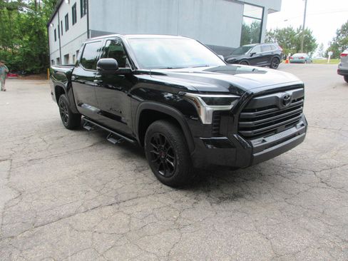 Used 2025 Toyota Tundra SR5 w/ SR5 Premium Package AWD/4WD image 7