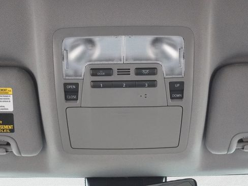 Used 2019 Toyota Highlander Limited FWD image 21