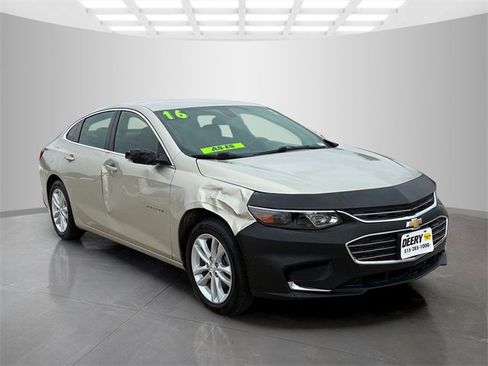 Used 2016 Chevrolet Malibu LT image 2