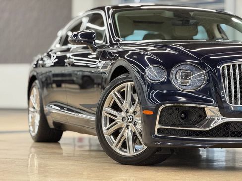 Used 2022 Bentley Flying Spur Plug-In Hybrid image 89