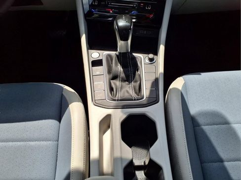 Used 2025 Volkswagen Jetta SE w/ Sunroof Package FWD image 14