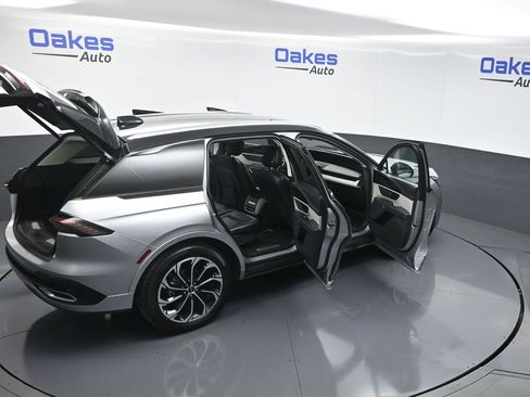 Used 2024 Lincoln Nautilus Reserve image 57