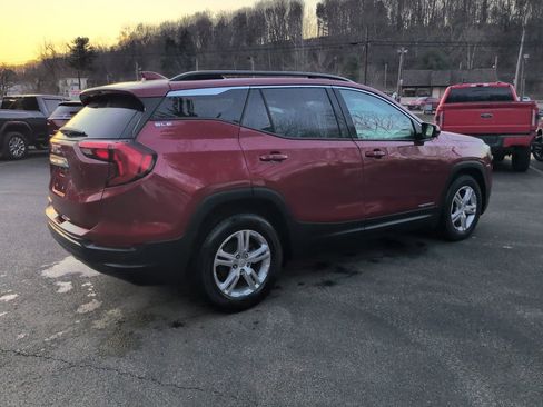 Used 2020 GMC Terrain SLE w/ Driver Convenience Package image 4